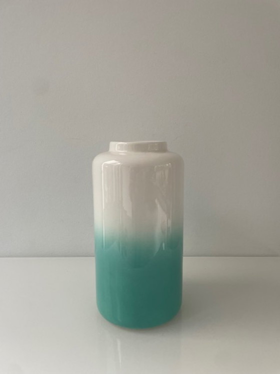 Keramikvase mit Ombré-Effekt in Weiß und Türkis, Vasen, Modern (Foto 2 von 11)