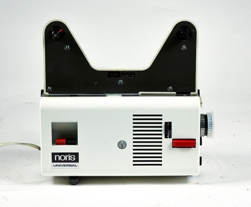 Proyector Noris Universal, Plástico Blanco y Metal, con Caja Original