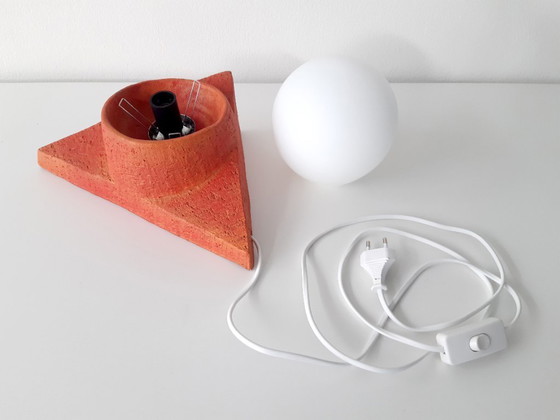 Image 1 of Keramieken vintage wandlamp met glazen bol, chamotte klei, brutalist wandlamp, oranje aardewerken mcm lamp