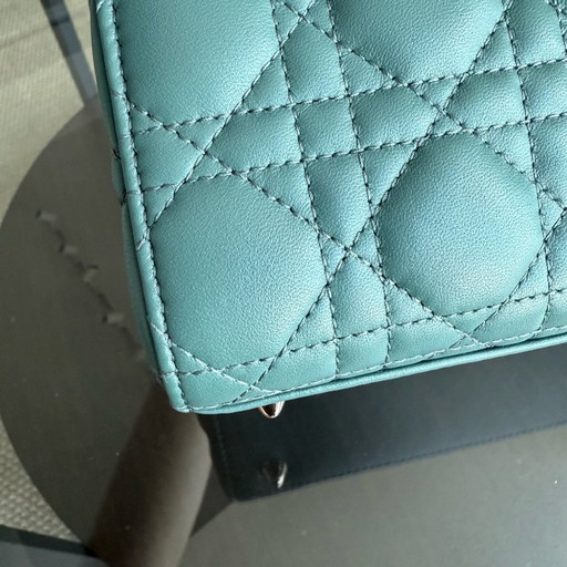 DIOR LADY SMALL FLAP - CANNAGE LAMSLEER GROEN MET GOUDEN BESLAG EN BEDELTJES