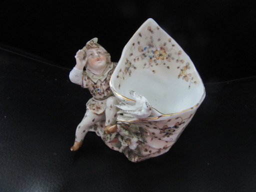 Antieke schelpvaas met elf/nar/kind en vogel - Volkstedt