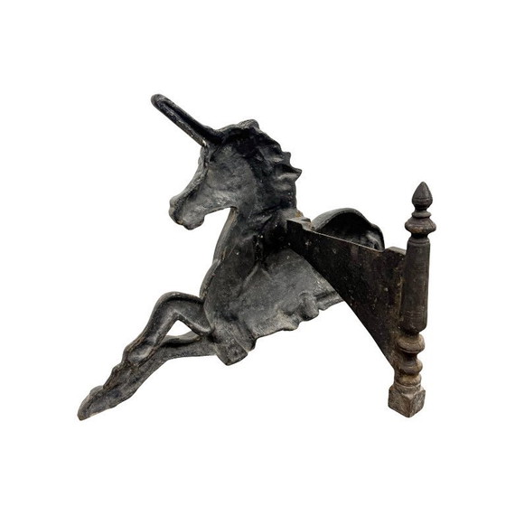 Image 1 of Paire de grattoirs à chaussures/chiens de cheminée anciens en fonte anglaise, représentant un lion et une licorne.