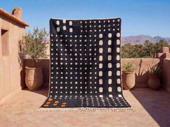 Image 1 of Tapis berbère en laine pure traditionnelle 2/3 m