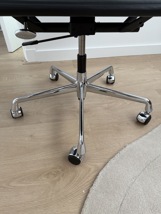 Image 1 of Silla de oficina Vitra Eames EA119 como nueva