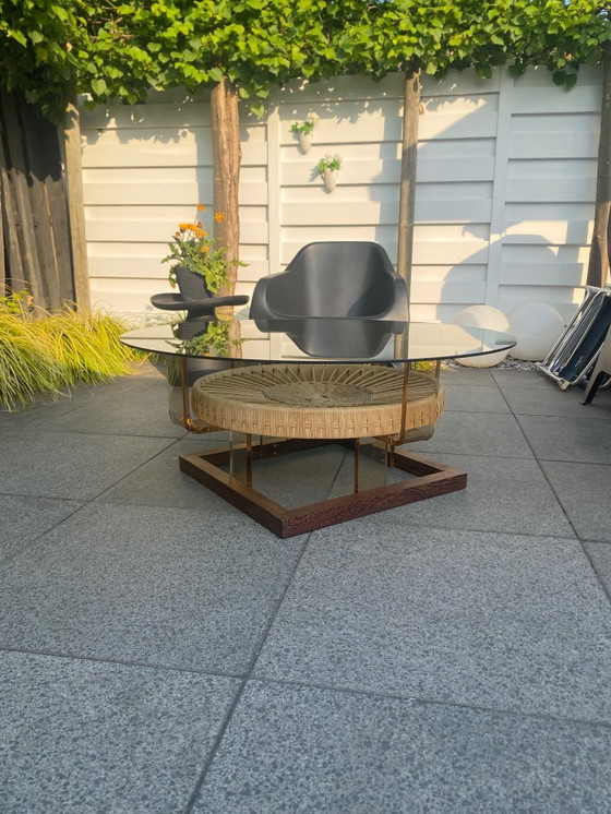 Image 1 of Couchtisch im Weltraumdesign