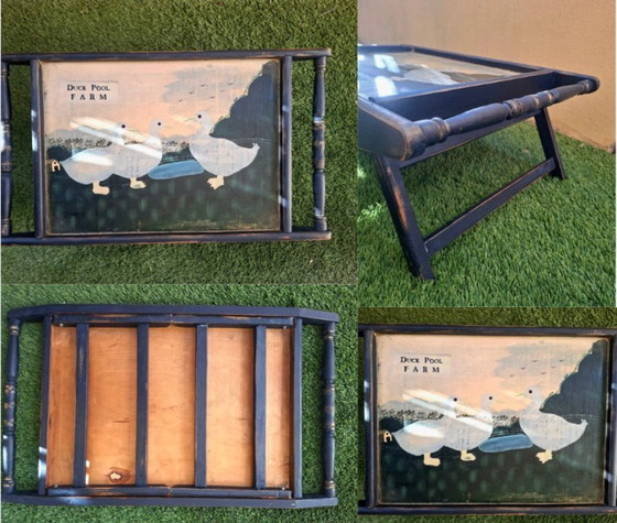 Image 1 of Vassoio vintage in legno con gambe pieghevoli e finitura originale dipinta a mano - Arredamento country/rustico