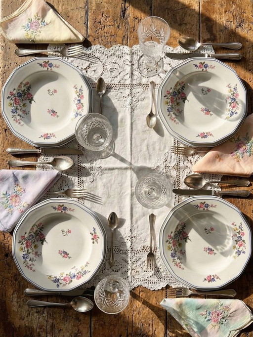 4 Bernardaud Limoges Porzellan-Suppenteller mit floralem Dekor aus den 1920er-1950er Jahren