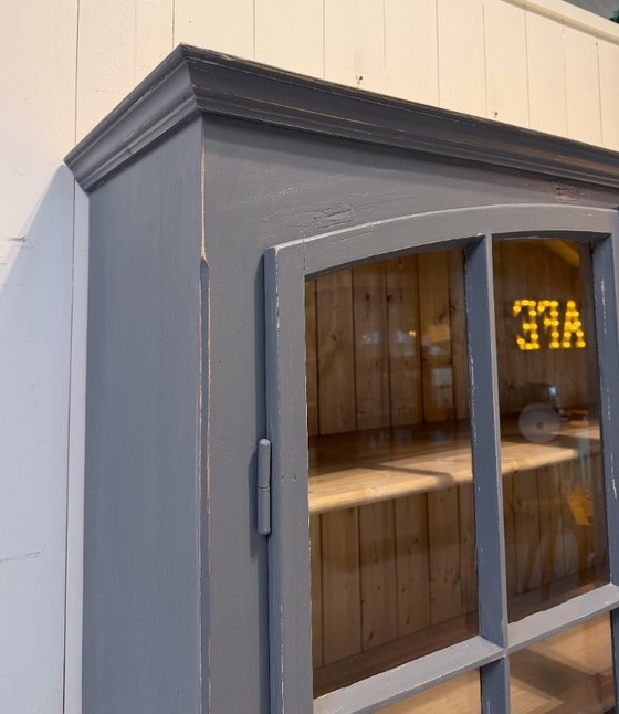 Image 1 of Vetrina grigia con ante in vetro e 12 cassetti | Mobile buffet