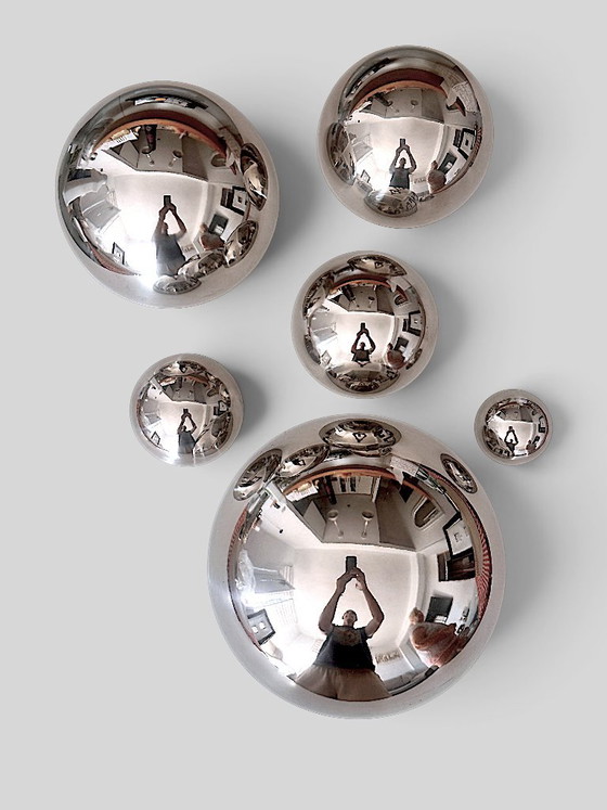 Set van 6 Sculpturale Roestvrijstalen Halve Bollen – Moderne Reflecterende Wanddecoratie – Trendy, Spiegels (photo 5 of 15)