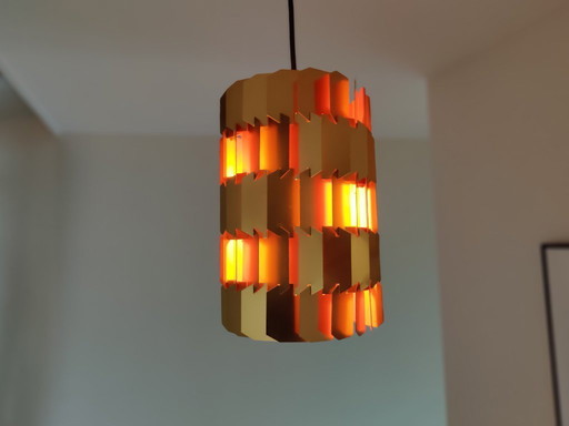 Suspension Lyfa, modèle Facet, designer Louis Weisdorf