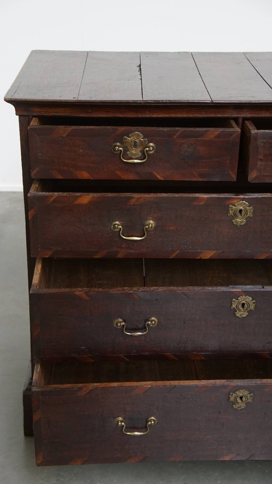 Image 1 of Englische antike Kommode aus Eiche mit Intarsien aus verschiedenen Holzarten