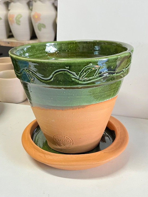 Image 1 of Pot traditionnel avec assiette