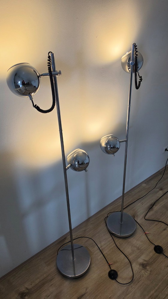 Image 1 of 2 lámparas de pie Leitmotiv de estilo retro espacial, aluminio/acero