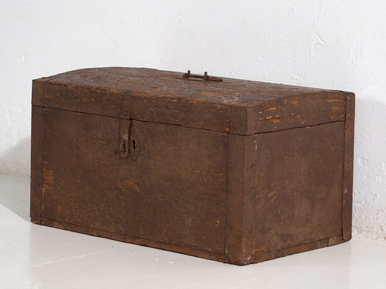 Coffre ancien avec structure métallique (c.1920) #3 – Commodes, Metal, Rustic (photo 23 of 34)