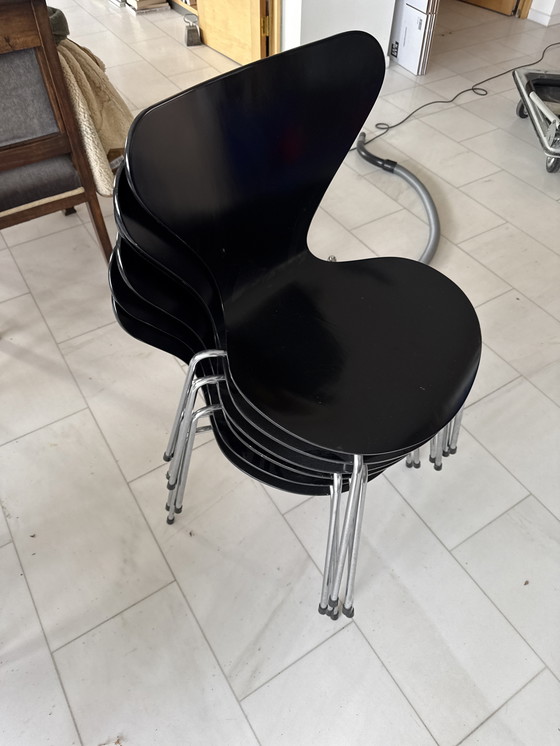 Image 1 of Iconic Fritz Hansen Butterfly Chairs – Design Classics (Set of 6)