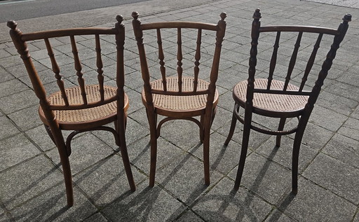 3 sedie da bistrot vintage Fischel con seduta in fettuccia - prezzo fisso