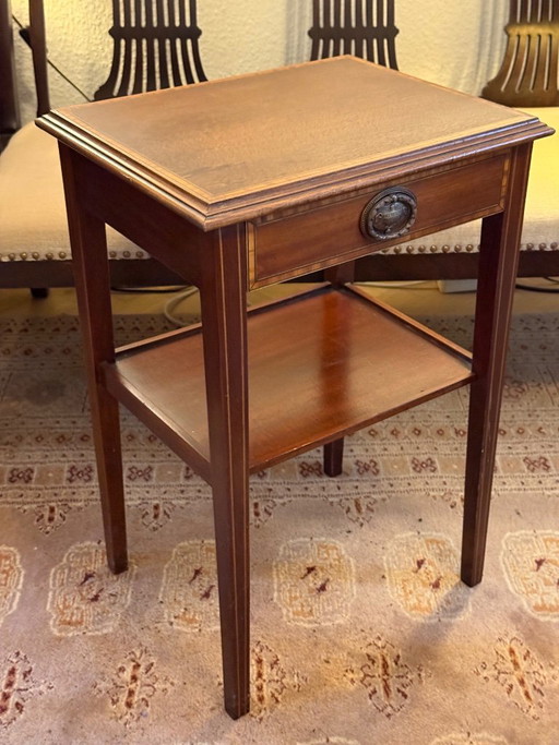 2 Tables d'appoint en bois avec tiroir et étagère