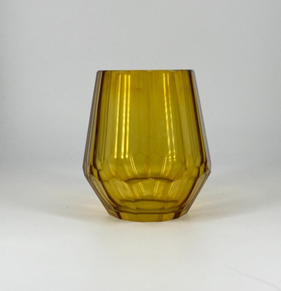 Image 1 of Art Deco Facetten-Vase – Bernstein – Stil Josef Hoffmann / Moser (1920er)