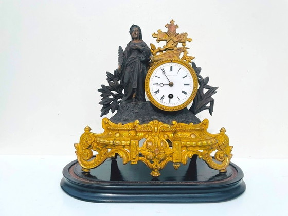 Image 1 of Reloj antiguo bajo cúpula * siglo XIX *