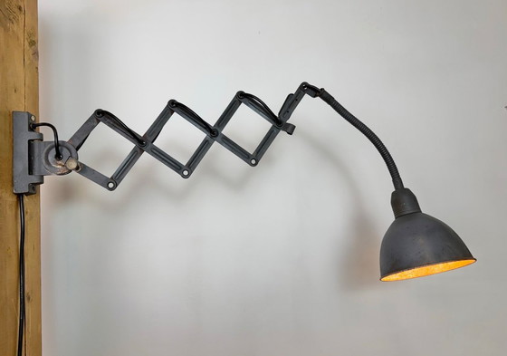 Image 1 of Grijze industriële wandlamp met flexibele arm van Elektroinstala, jaren 60.
