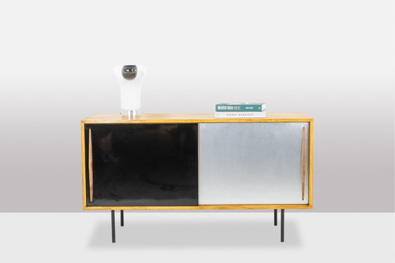 Image 1 of Aparador bajo de fresno con puertas correderas, años 60