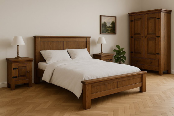 Image 1 of Set di comodini in legno massiccio - robusti e di carattere