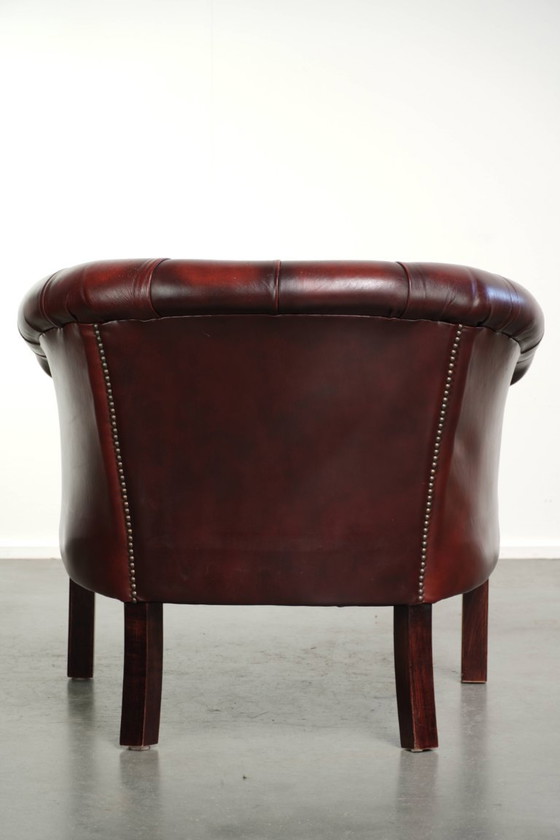 Schöner dezenter Chesterfield Sessel aus Rindsleder in einer begehrten und zeitlosen roten Farbe – Leather (photo 4 of 13)