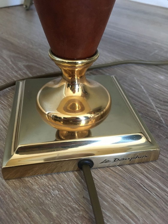 Lampe de table Le Dauphin Pied Shelby, marron, Cuir, Métal, Vintage (photo 4 sur 5)