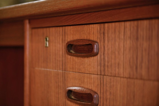 Image 1 of Skandinavischer Teak-Schreibtisch, hergestellt von Samcom Dänemark in den 1960er Jahren