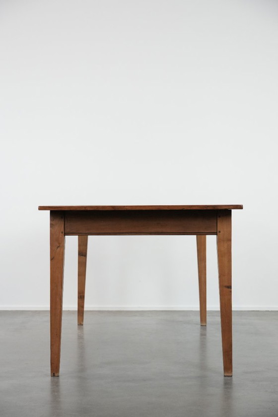 Image 1 of Charmanter alter französischer Esstisch aus Kirschholz mit zwei Schubladen