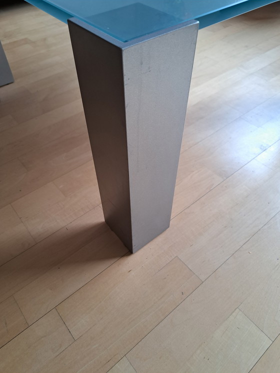 Image 1 of Tavolino da caffè in vetro con gambe in alluminio