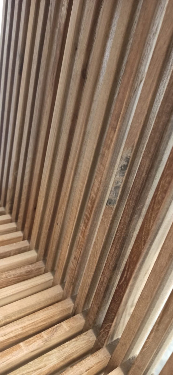 Image 1 of Bibliothèque en bois à lattes