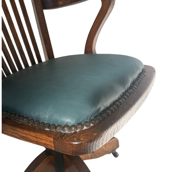 Image 1 of Silla de capitán de madera curvada - Montada sobre una base giratoria - Asiento verde, base de hierro fundido