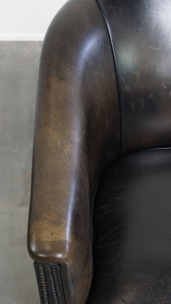 Image 1 of  Set van 2 subtiele zwart/ grijze schapenleren clubfauteuils 