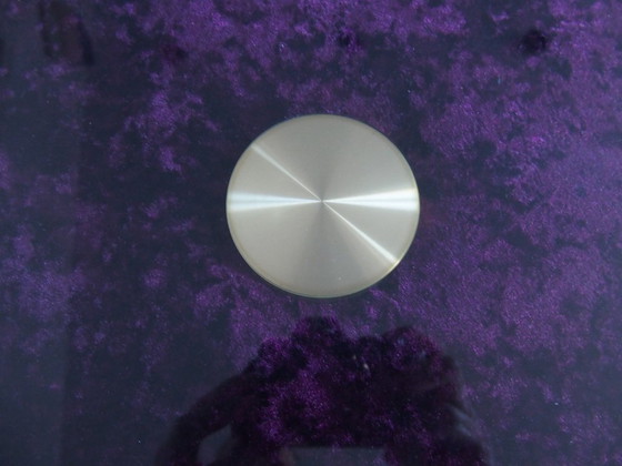 Image 1 of Couchtisch und zwei Thronsessel aus lila-fuchsiafarbenem Samt von BRETZ