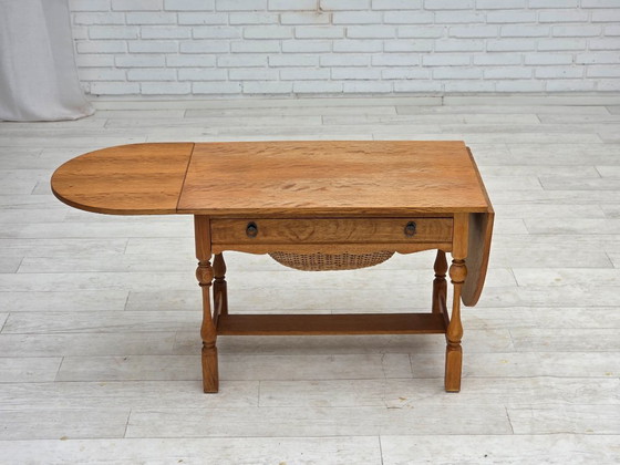 Image 1 of Años 70, mesa de centro danesa plegable, madera de roble, ratán, estado original.