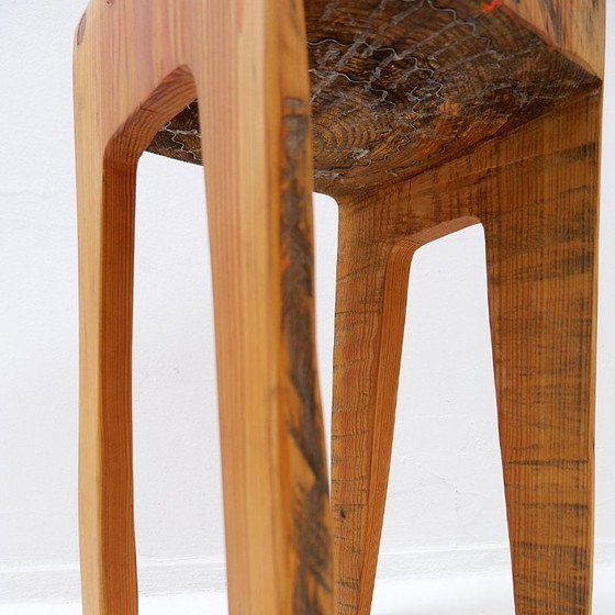 Image 1 of Sculpturale brutalistische kinderstoel van massief eikenhout, geïnspireerd op Wabi-Sabi.