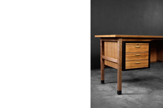 Image 1 of Großer dänischer Schreibtisch im Mid-Century-Stil aus braunem Teakholz, 1960er Jahre