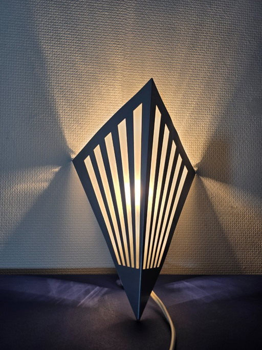 Lámpara de pared posmoderna de diseño italiano - Metal con difusor de plástico, años 90