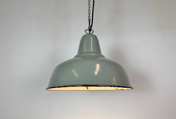 Lámpara colgante industrial de esmalte gris, década de 1960. – Lámparas colgantes, Iron (photo 9 of 17)