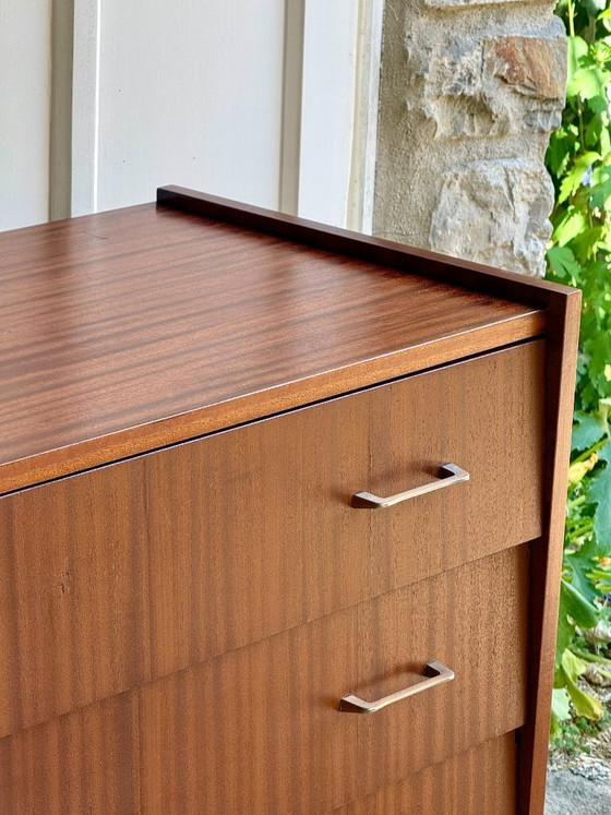 Kirschfarbene Holzkommode – Kommoden, Metal, Wood (photo 17 of 18)