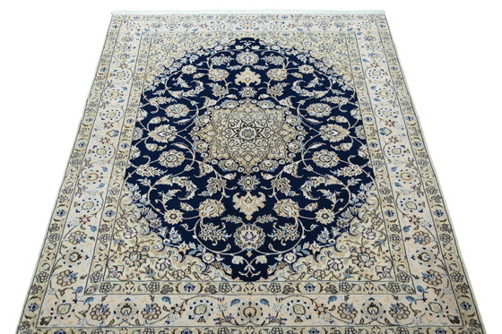 Image 1 of Nain 9LA - Handgeknoopt oosters tapijt met zijde - 210 x 162 cm - Elegante blauwtinten
