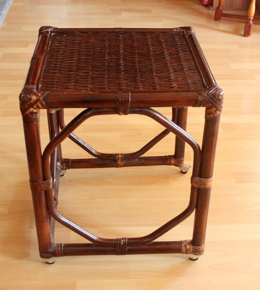 Tavolino laterale di metà secolo su rotelle - fatto a mano - rattan, bambù, legno