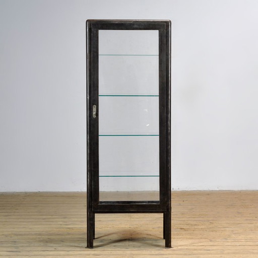 Medizinschrank aus der Ukraine, datiert 1985