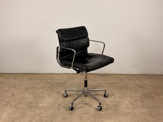 Image 1 of Silla Vitra Eames Soft Pad EA 217