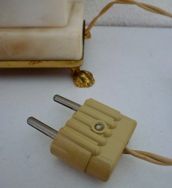 Image 1 of Antieke Franse tafellamp met Cameo is vervaardigd uit onyx.