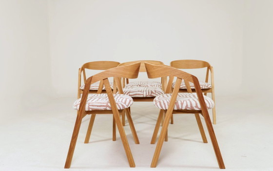 Image 1 of Handcrafted solid oak dining chairs sculpture Scandinavian modern design 