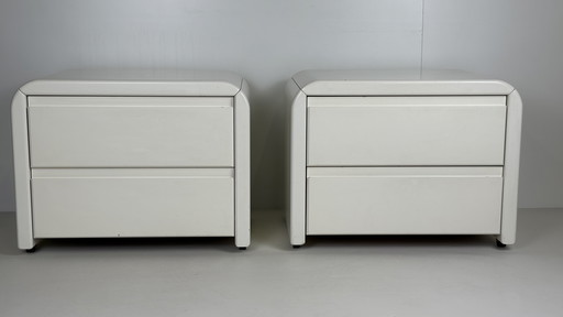 2 x vintage massief hout Space Age witte nachtkastjes met lades op wieltjes