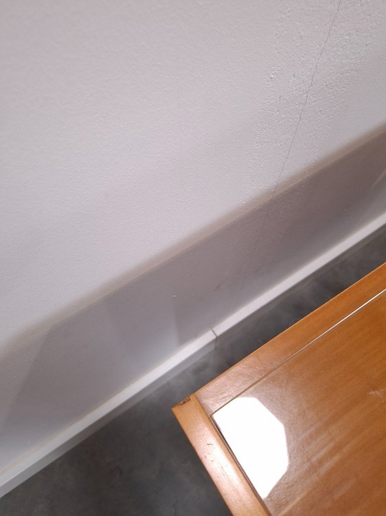 Image 1 of Set nachtkastjes met lades en witte grepen