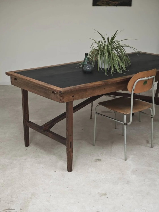 Tavolo pieghevole da officina vintage in rovere con piano nero patinato a mano. – Tavoli da pranzo (photo 26 of 37)